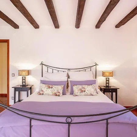 Holiday home Junceira Usseira
