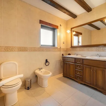Junceira Holiday home Usseira